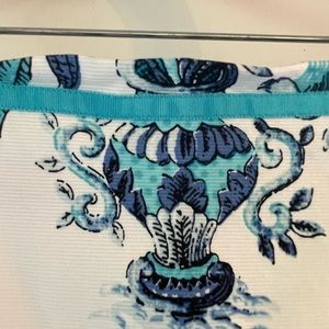 Cotton skirt with ribbon, trim detail cotton with a linen feel.